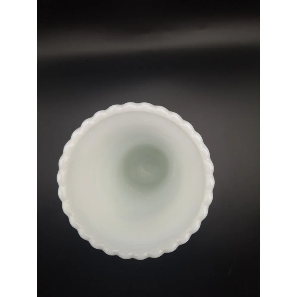 VTG Westmoreland Vase White Milk Glass Swan and Cattails 6-3/8